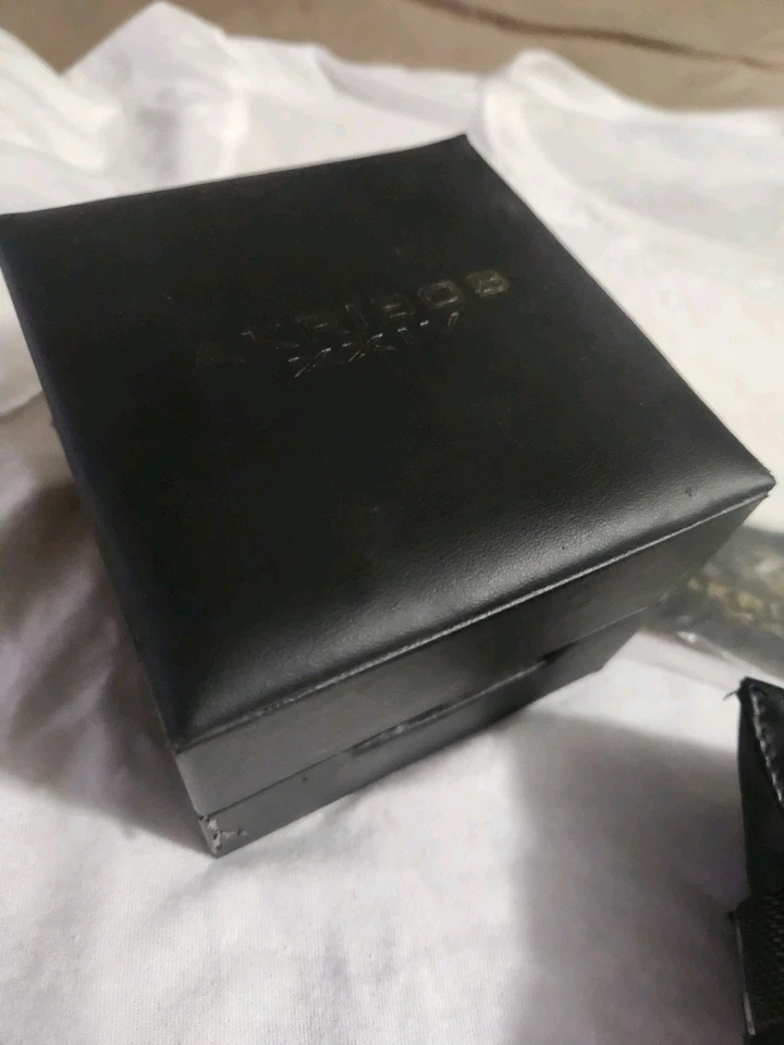 Reloj para hombre Akribos XXIV AK844 esfera negra radiante pulsera de malla nunca usado Foto 4 de 4