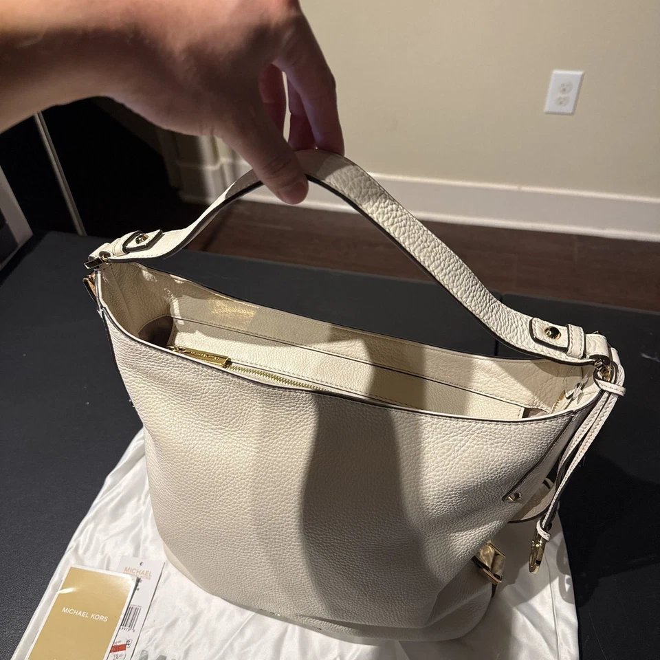 NOVA Bolsa de Ombro Michael Kors Off White PEBBLE Couro com Cinto com Bolsa de Pó e Alça - Imagem 3 de 4