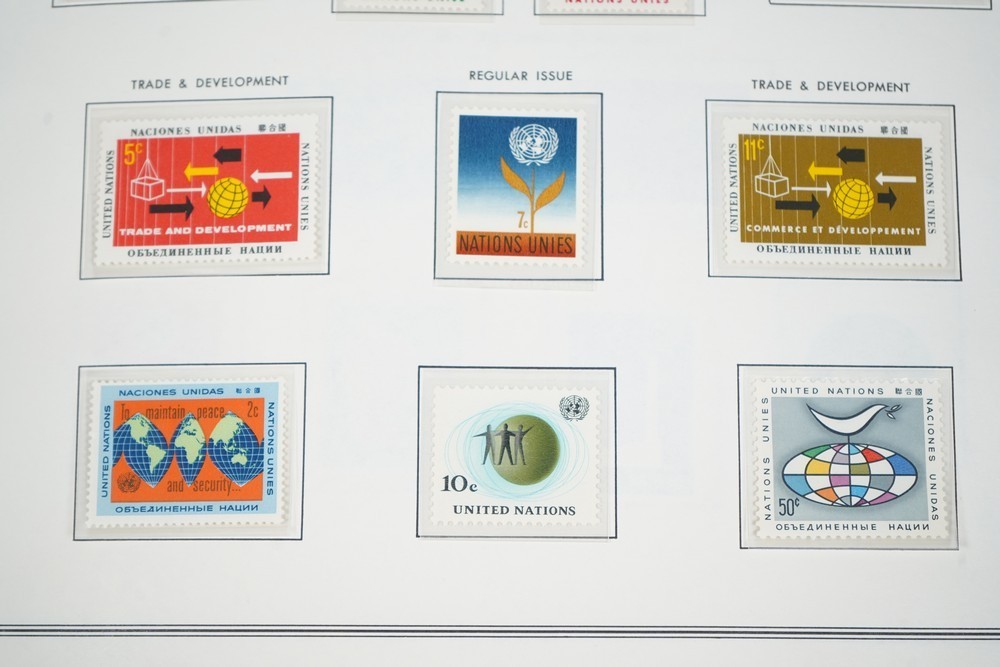 UN 1950s-1990s COLLECTION OF OVER 500 STAMPS ALL MINT STORED IN HARRIS ALBUM