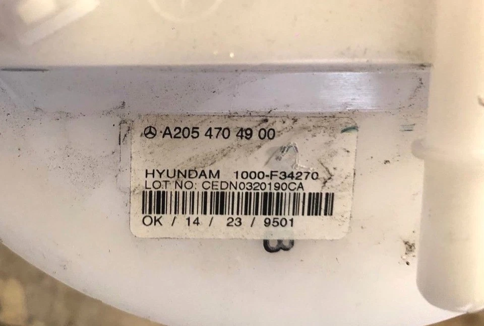 GENUINE OEM 2017-2020 MERCEDES C300 C43 GLC300 GLC43 FUEL PUMP 2054704900 - USED - Image 4 of 4