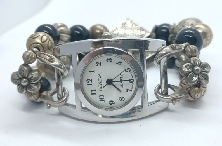 Women Geneva Watch Black and Silver Beads Stretch Bracelet 
