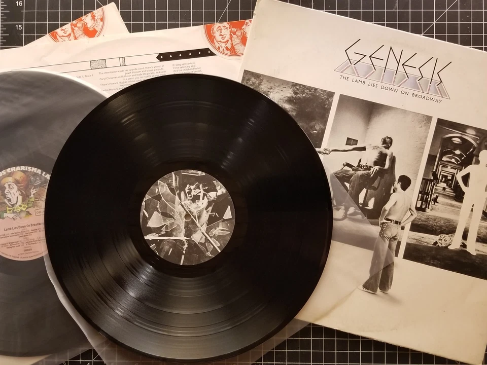GENESIS The Lamb Lies Down On Broadway 2LPs 1974 GERMANY PRESS VG+/VG+ w/ INNERS - Image 3 of 4
