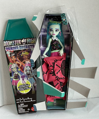 2025 Monster High Buried Secrets Wave 4 Courtside Fang Out Doll GHOULIA YELPS