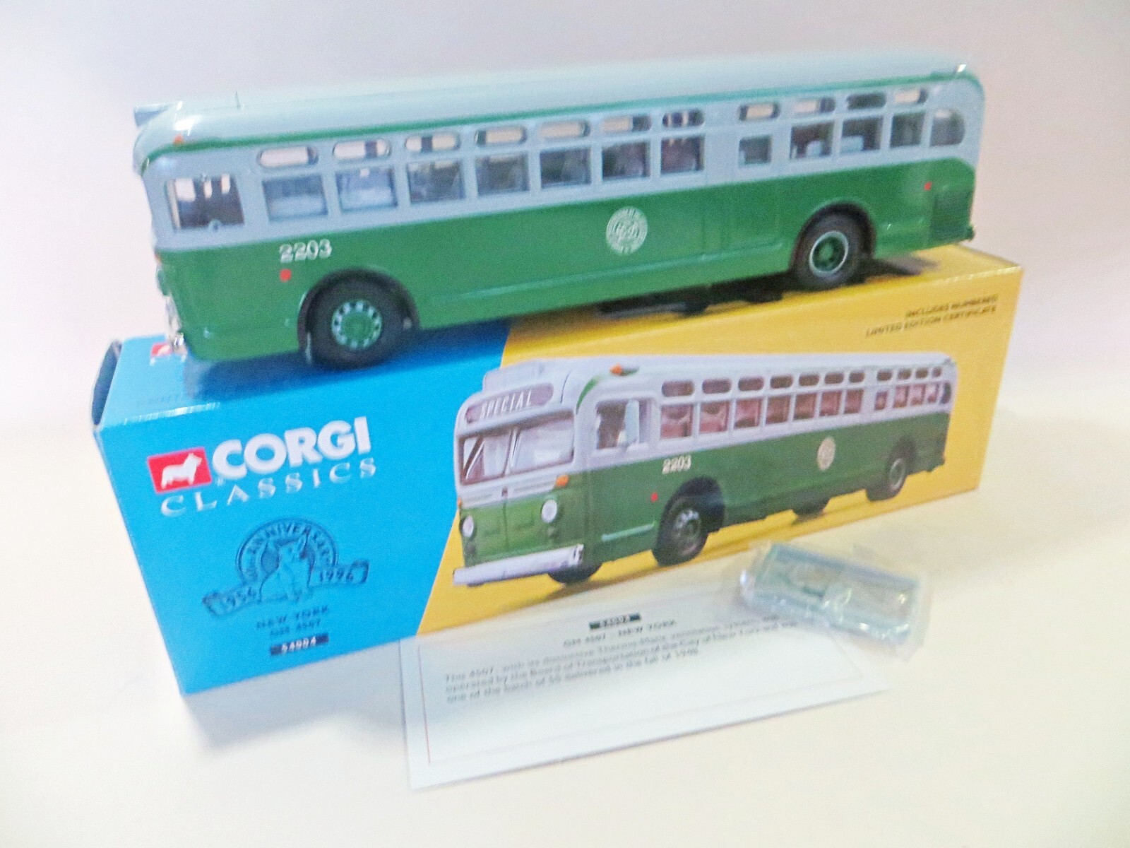CORGI 54004 'GM 4507 NEW YORK BUS/COACH, SPECIAL' Ltd Ed. 1:50. MIB/BOXED