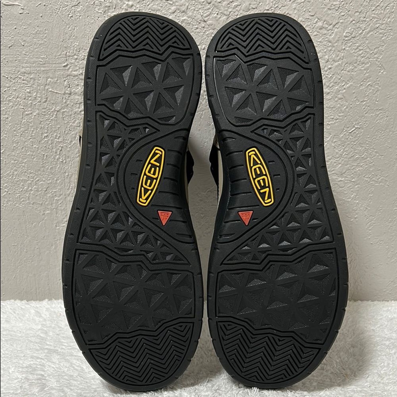 Sandali da trail Keen da uomo taglia 10 Zerraport punta chiusa in Timberwolf nero