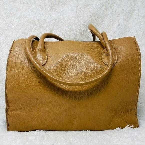 The italian handbag company hot sale