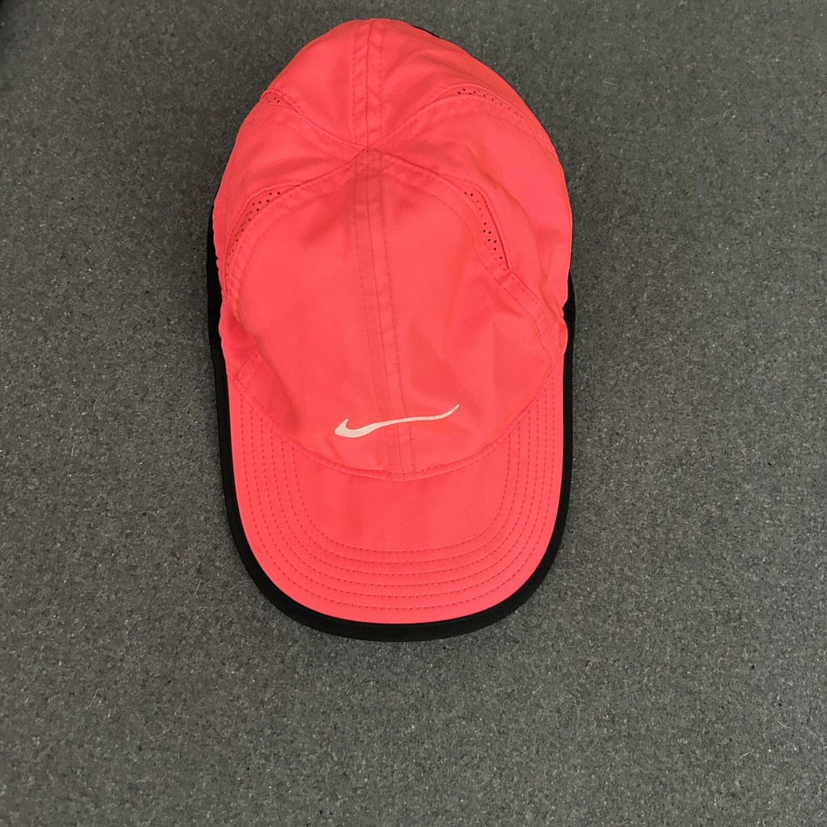Nike Featherlight Hat Women Strapback Hot Pink Running Golf Cap Vented  Workout