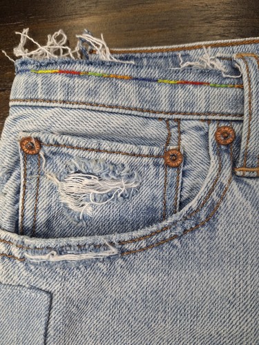 American Eagle Women's Size 6 Highest Rise 90s Boyfriend Raw Hem Patch Short - Picture 6 of 17