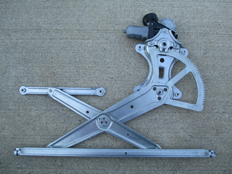 08 - 13 TOYOTA LAND CRUISER 5.7L V8 EFI PASSENGER SIDE WINDOW REGULATOR MOTOR - Image 4 of 4