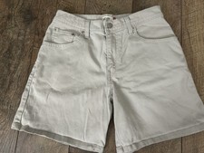 Vintage Levi  s Women  s Shorts Sz 8 - Khaki - Red Tab - 5 pocket - 6  inseam