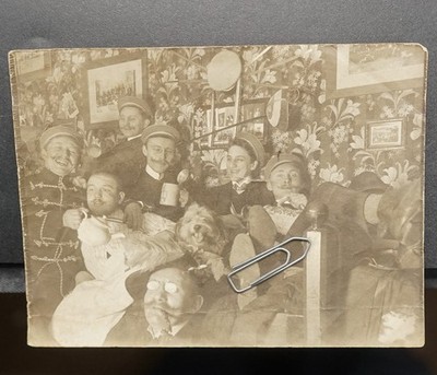 Photo postcard Studentika fraternity Couleur hat pub dog around 1905