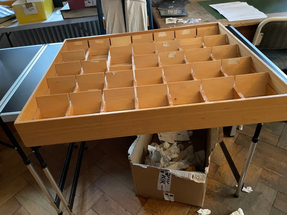 gebrauchter sortierkasten , holz schreiner anfertigung. 34 fächern 60x72 cm - Bild 2 von 4