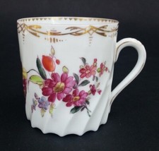 SUBLIME ancienne PETITE TASSE en PORCELAINE signée SAXE décor FLEURS dorure