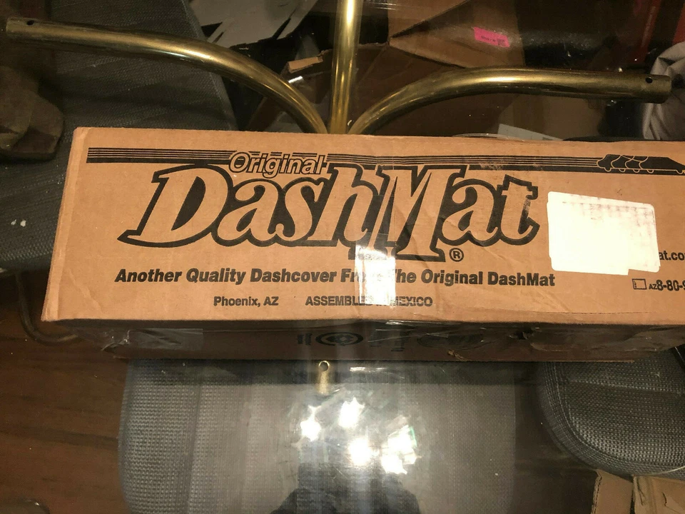 Cubierta de tablero original Dashmat-2047-00-25 para Cadillac CTS  Foto 2 de 3