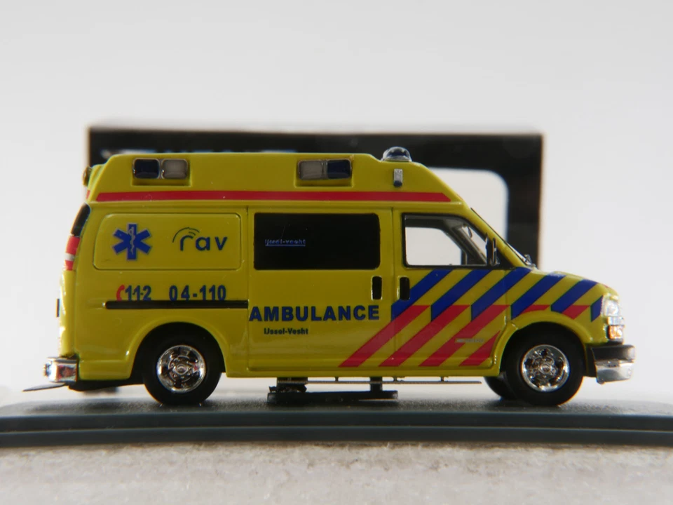 1:87 Chevrolet Ambulance A.S.S Chevy GMT 610 Neo Scale alt PKW 87365 H0 HO OVP - Bild 4 von 4