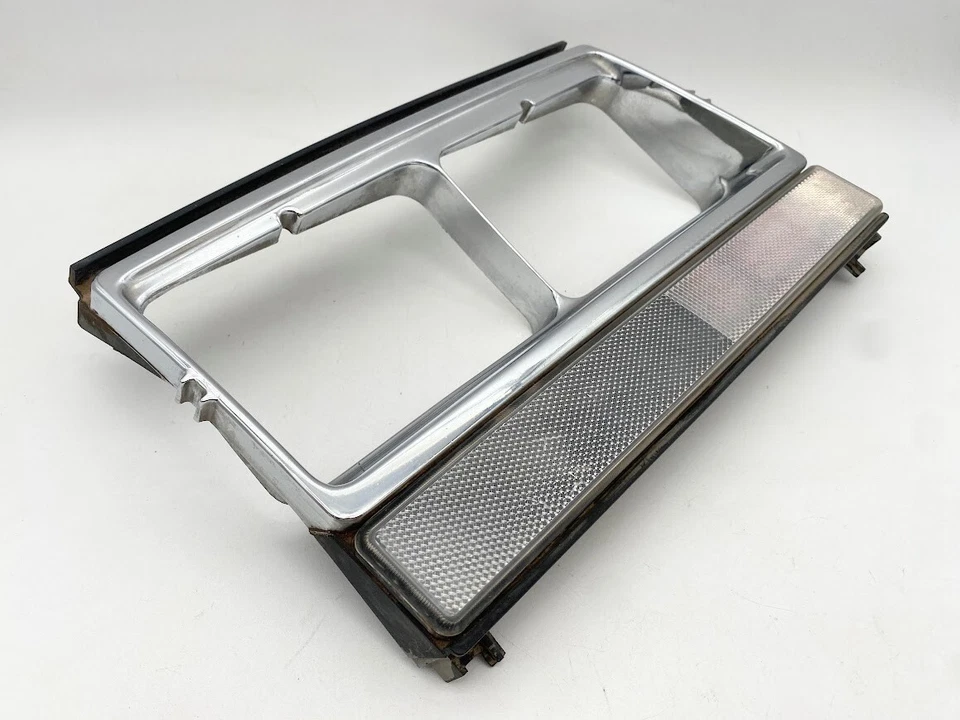 1978 - 1982 Volvo 262c PASSENGER SIDE moldura de farol #6950 fabricante de equipamento original - Imagem 4 de 4