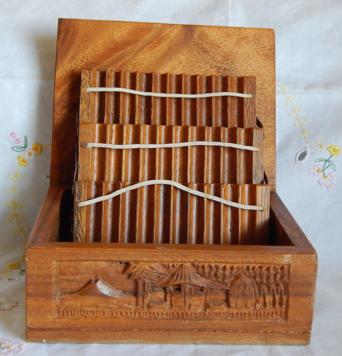 vintage wooden cigarette case VINTAGE WOODEN CIGARETTE BOX