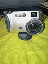 Sony Cyber Shot DSC-S70 Silver 3.3MP MPEG Movie HQ Compact Digital Still Camera