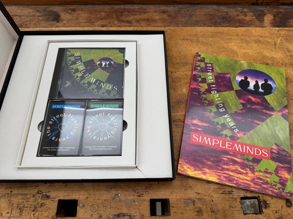 SIMPLE MINDS : CD 2MC BOX-SET STREET FIGHTING YEARS - UK #2886 - Bild 2 von 4