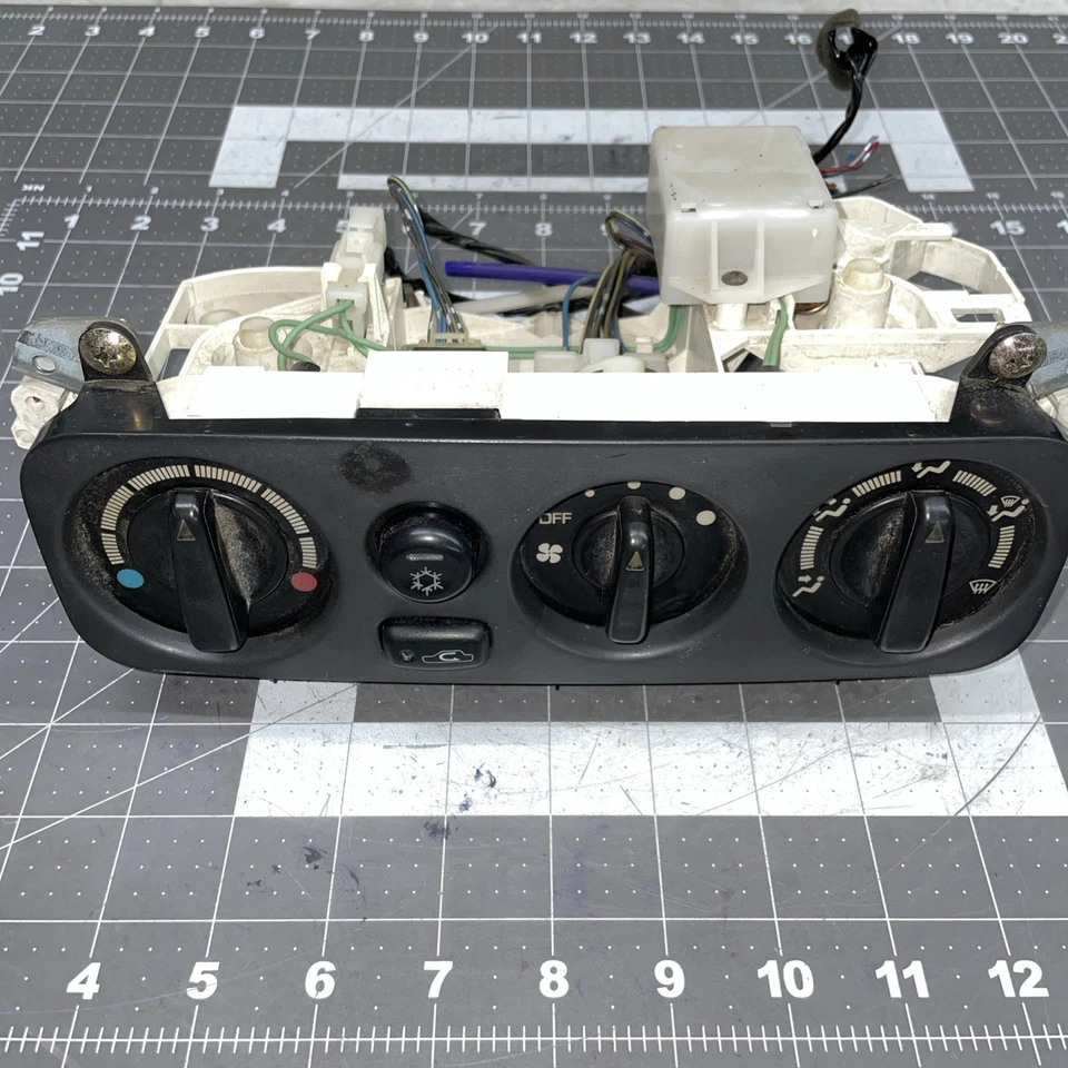 1999 2004 Mitsubishi Montero Sport OEM Climate Control AC Heat Defrost - Image 3 of 4