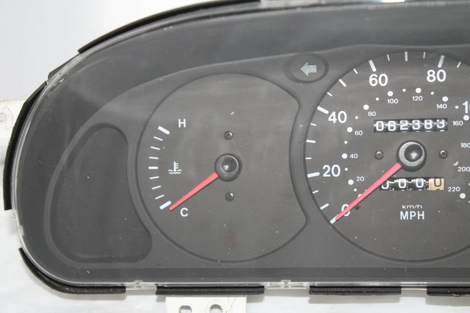 Cuadro de instrumentos velocímetro medidor de panel 00 01 Kia Sephia 62.383 millas Foto 2 de 4