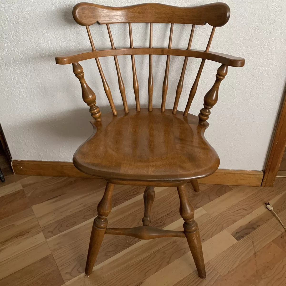 VTG Ethan Allen Maple Wood Nutmeg Heirloom Comb Back Swivel Mates Chair 10 6051