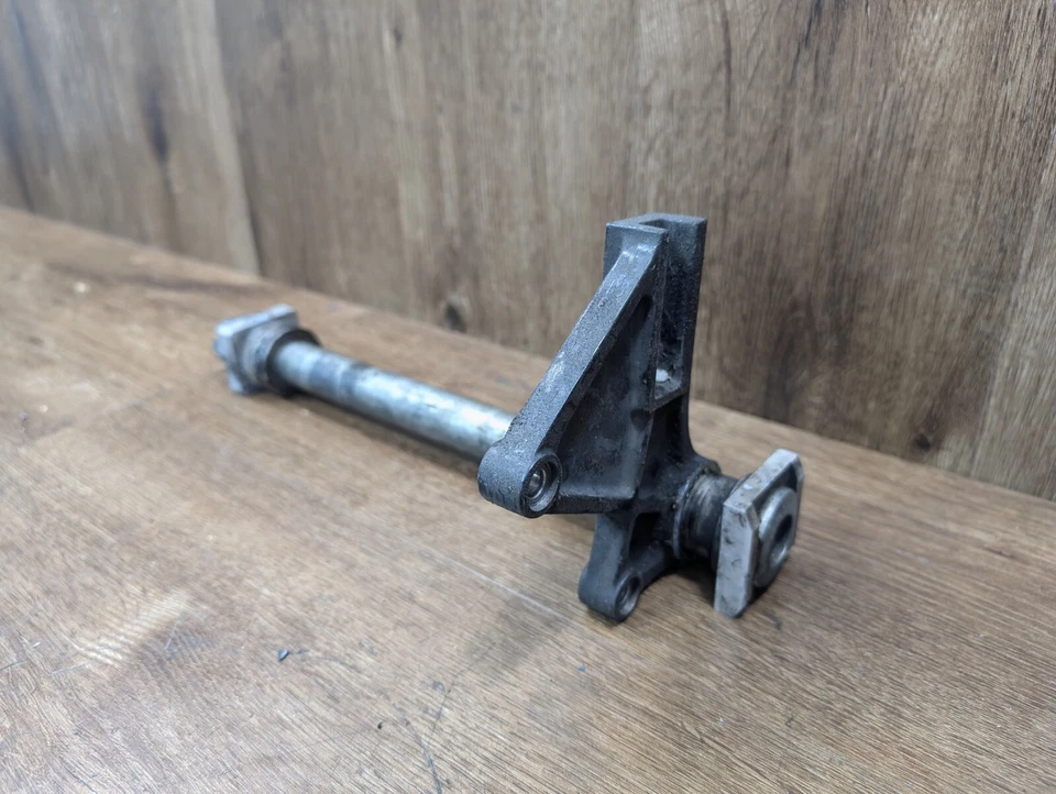 Kawasaki Ninja ZX6R 2005-2006 OEM eje trasero llanta pivote perno eje soporte Foto 3 de 4