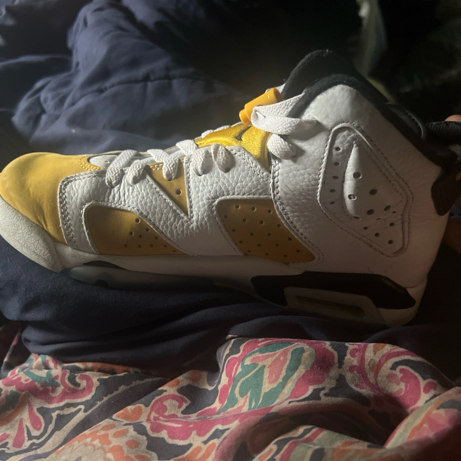 Sneakers Jordan 6 Retro Yellow Orche bambino 7 anni usate buone condizioni.