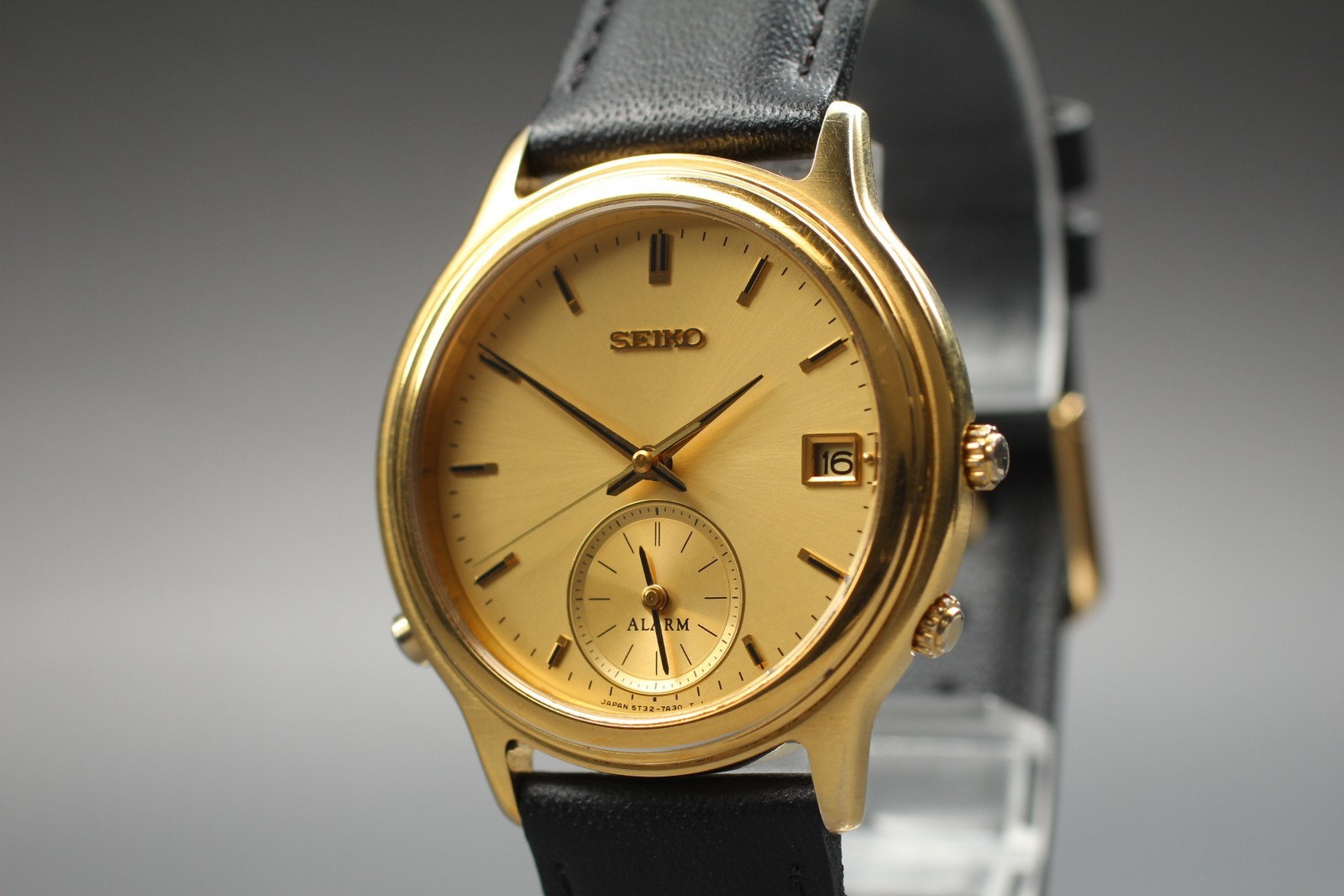 1989 JDM Rare 36mm MINT] SEIKO Quartz Men Watch Gold Vintage 5T32-7A20 Alarm [N - vintagewatches.pk