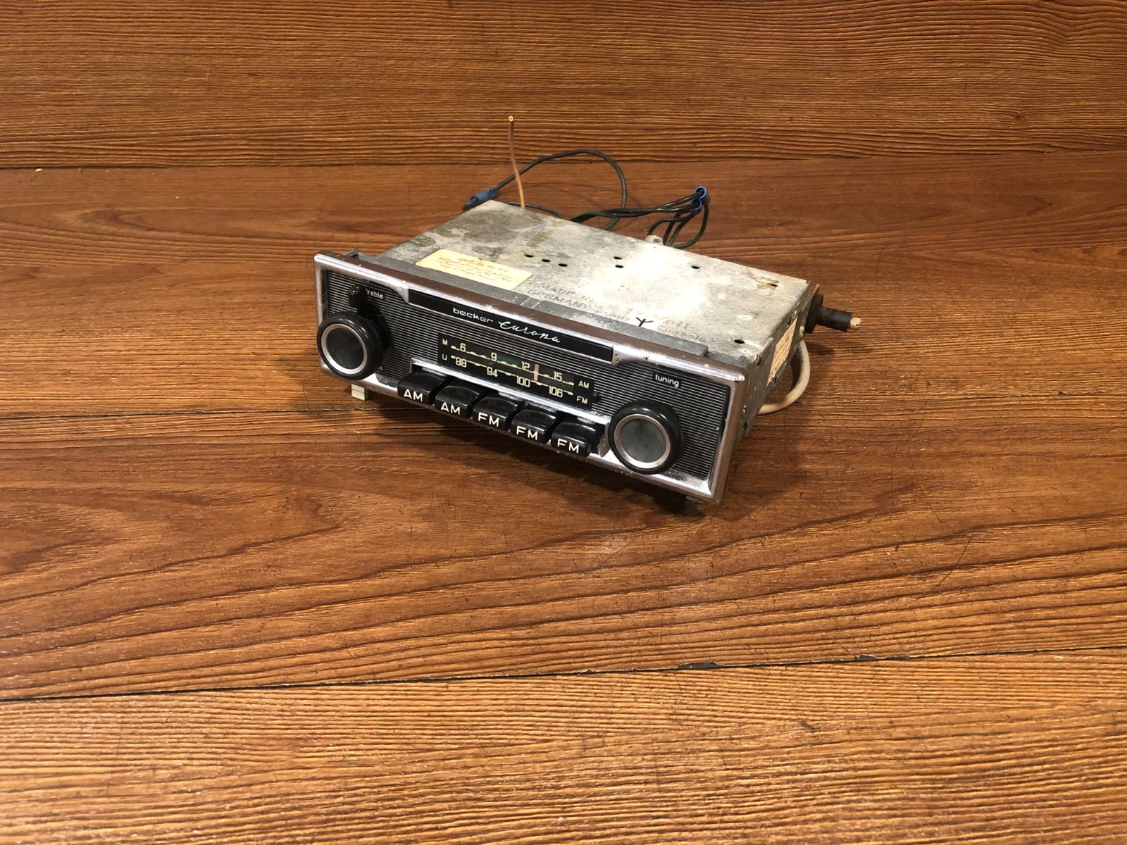 MERCEDES W108 W109 W114 BECKER EUROPA MU VINTAGE RADIO STEREO AM FM PLAYER OEM
