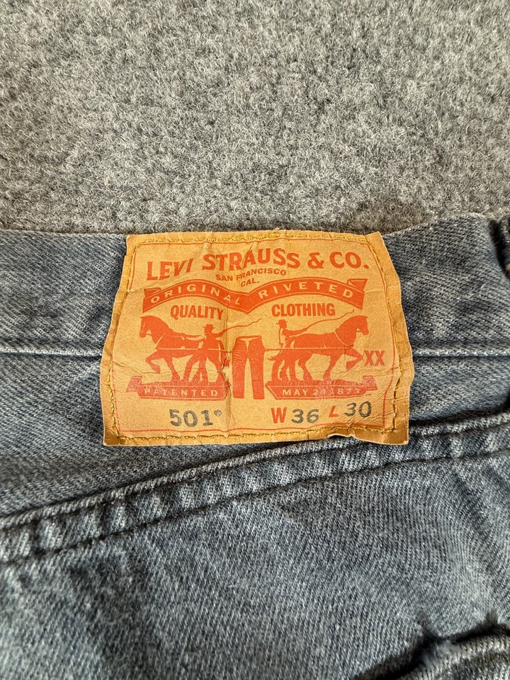 Shorts jeans masculino Levis 501 36 botões corte mosca jeans desgastado estilo vintage - Imagem 4 de 4
