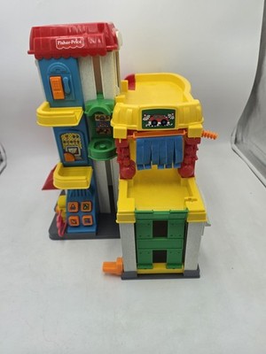 VTG Fisher-Price Little People Garage Gas Station Car Wash Playset 1999 Works
