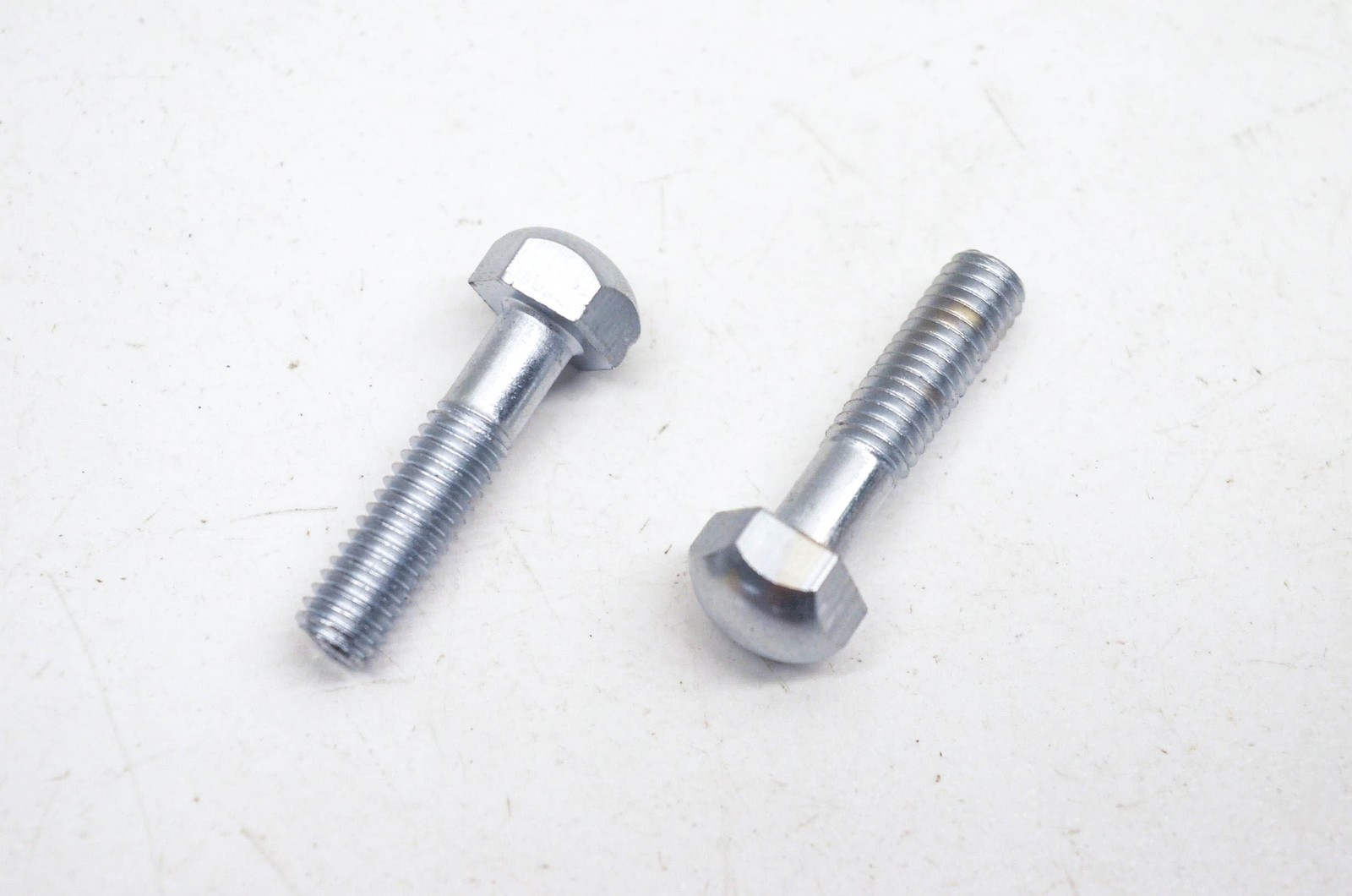 New OEM Suzuki 01211-06257 Cylinder Head Crown Bolts Qty 2 NOS