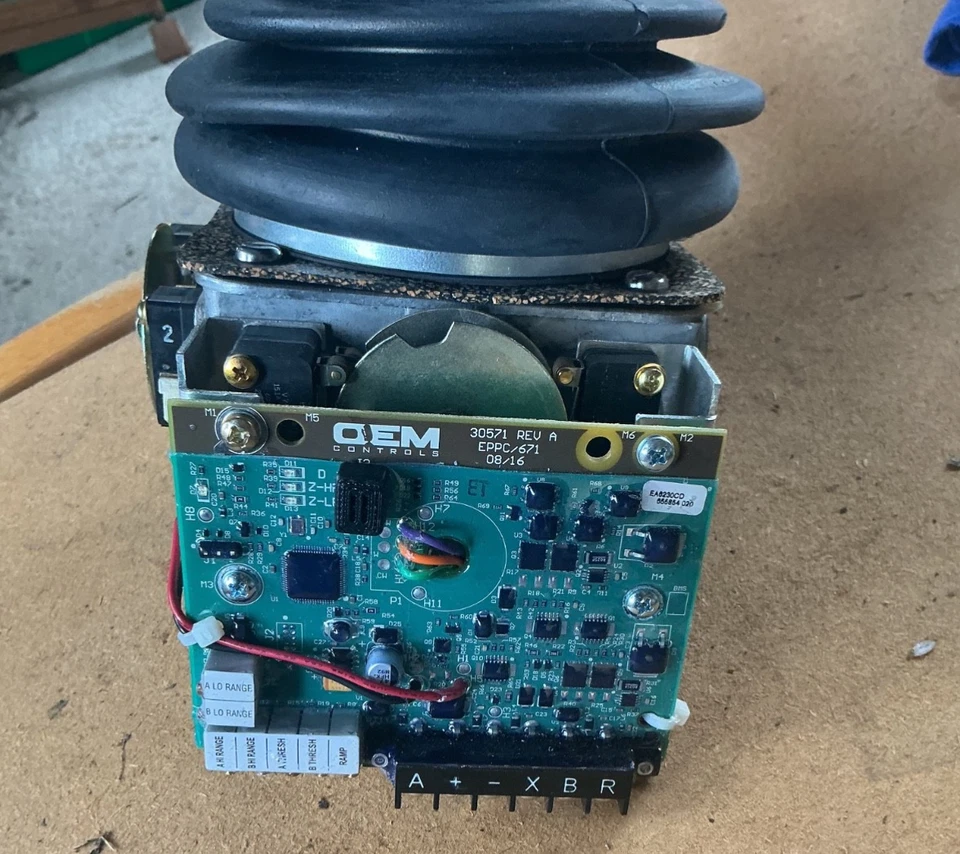 Controlador de elevación de pluma de snorkel # EJS3M6230, 3040492, ver fotos Foto 2 de 4