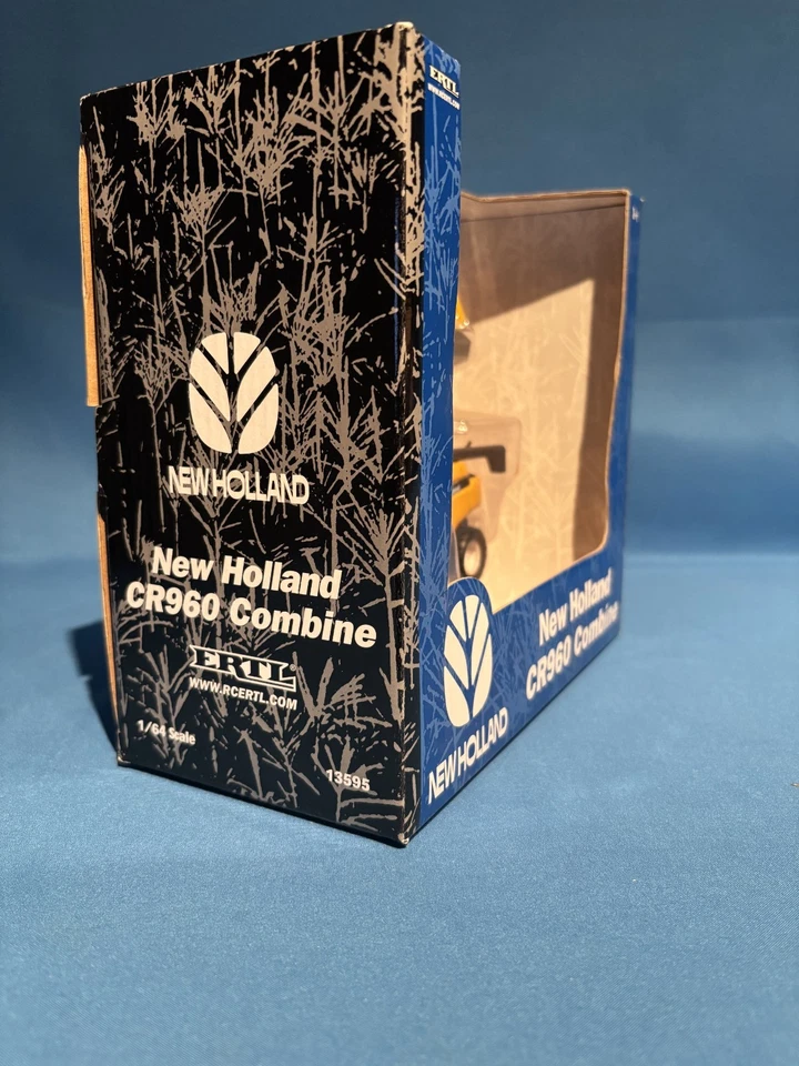 1/64 Ertl New Holland CR960 Combine with Dual Heads #13595, RC2 released in 2004 - Image 3 of 4