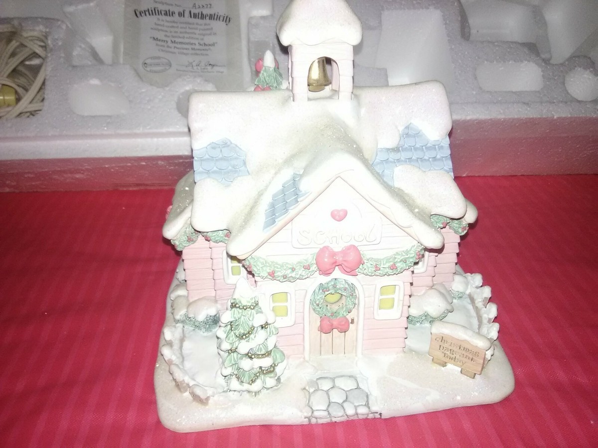 「予約済」Hawthorne VillageとX'masornament 計3点 Precious Moments Hawthorne Village “Merry Memories School” #79382