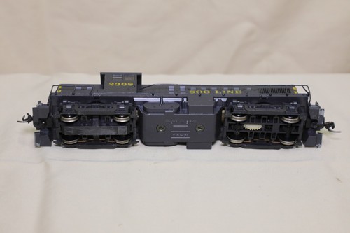 KATO SOO Line #2368 Alco RS1 HO Engine with Kadee Couplers - Picture 9 of 11