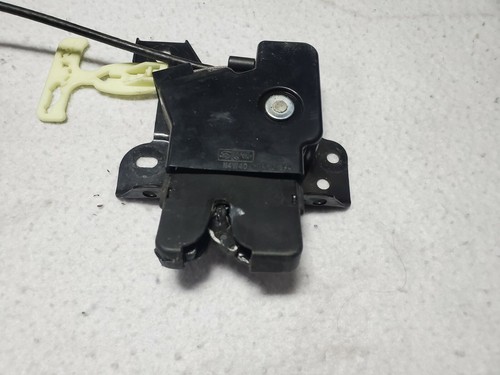 2007 - 2011 Mercury Grand Marquis / Ford Crown Victoria Rear Trunk Latch (OEM) - Picture 2 of 8
