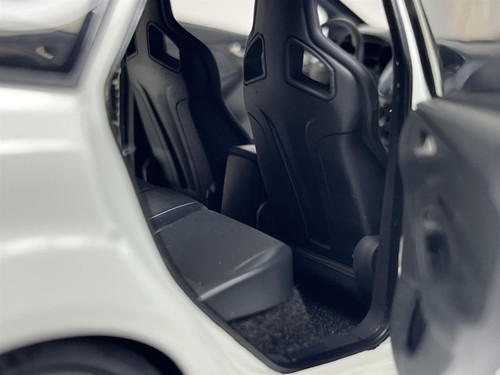 Ford Focus Rs 2016 Frozen Blanco 1:18 Escala Autoart 72951 - Imagen 8 de 12