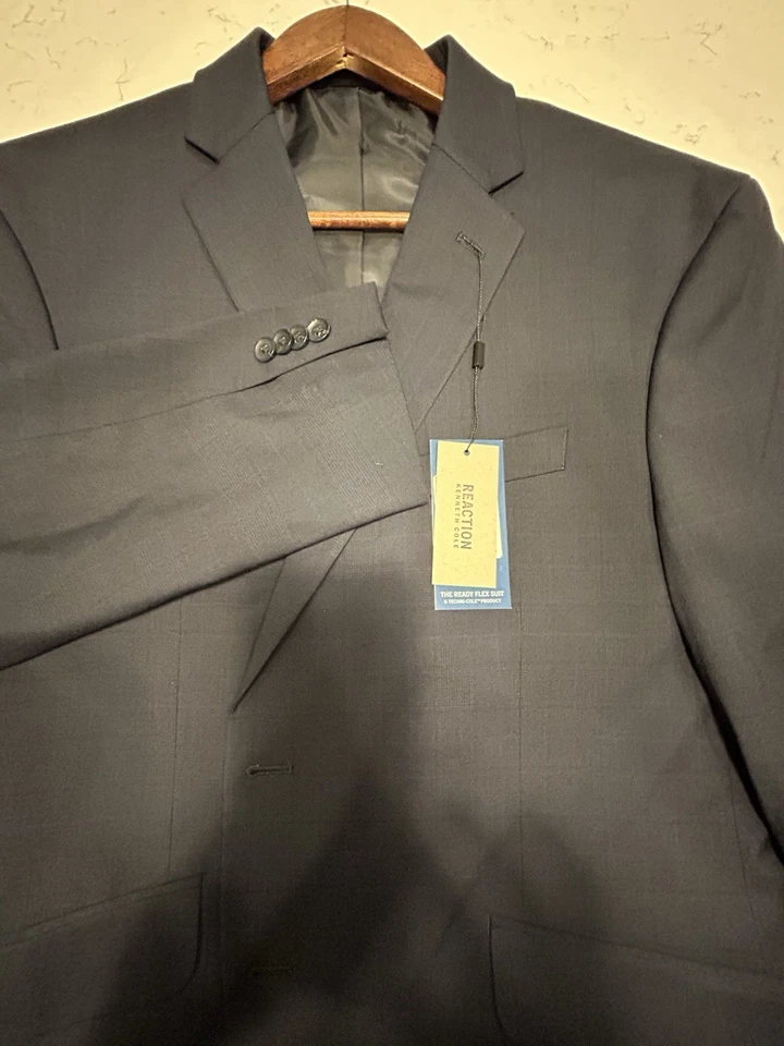 $395. Traje flexible Kenneth Cole Reaction listo para hombre azul marino ventana 46S 40W X 32L Foto 3 de 4