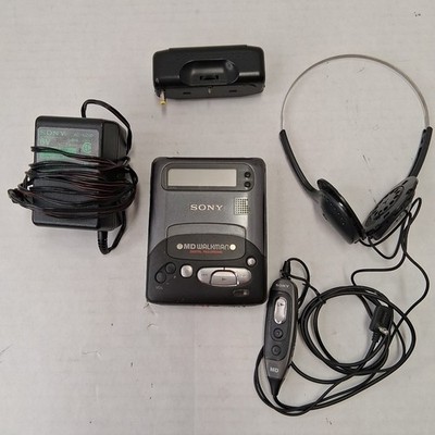 SONY MZ-R2 MD Walkman Mini Disc Player, w/Battery Case, Remote