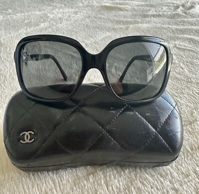 Authentic Chanel sunglasses with side bow logo Chanel Black Cat Eye Frame Bow Sunglasses - 5281-Q | Yoogi main image 2