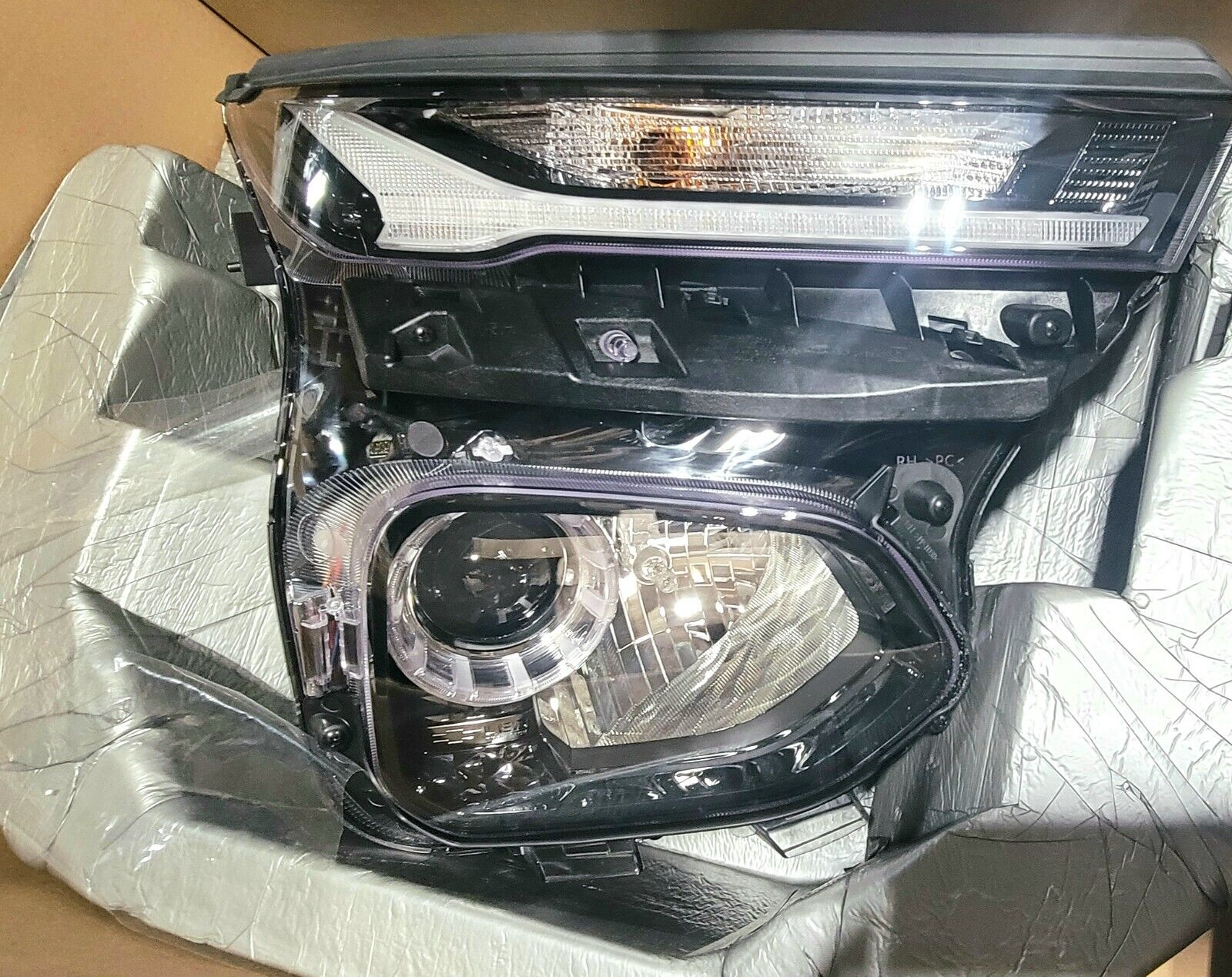 2021 - 2023 Chevy Trailblazer Right Passenger LED Headlight OEM 