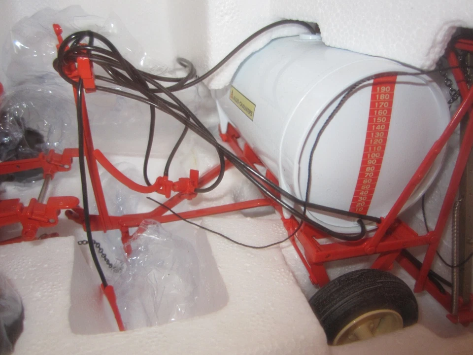 SPECCAST CLASSIC Allis Chalmers D15 w/#30 Sprayer 1/16 Diecast Farm Tractor - Image 3 of 4