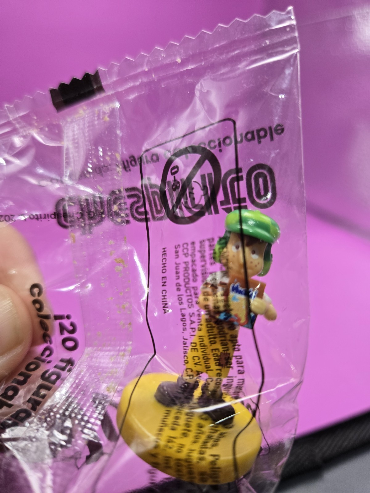 Chavo del Ocho con vuala Chespirito Vuala Sorpresa Mini Figure Bagged