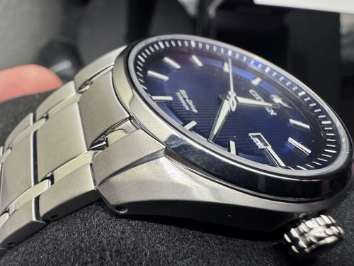 Reloj para hombre Citizen AW1240-57L esfera azul súper titanio Eco-Drive - Imagen 7 de 23