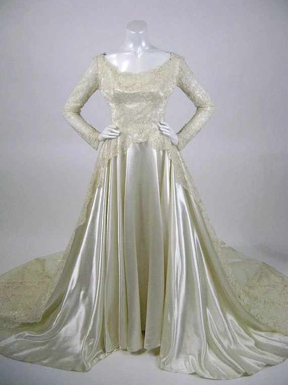 Vestidos de novia victorianos satinados champán manga larga apliques de encaje vestido de novia Foto 2 de 4