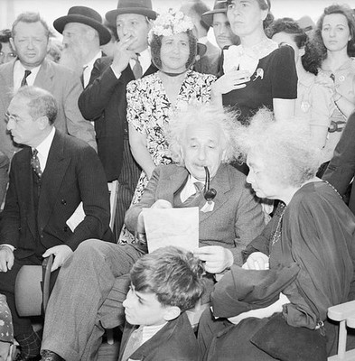 Dr Albert Einstein his sister Maja Winteler Einstein confer before - Old Photo