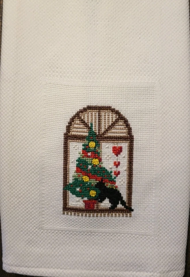 完成十字绣毛巾圣诞树猫剪影成品 — 第 2/2 张图片
