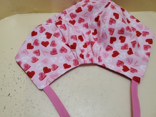 Candy Hearts (mini) Valentines Pixie Calavera Para Mujer Exfoliante Quirúrgico Sombrero/Gorra - Imagen 8 de 9